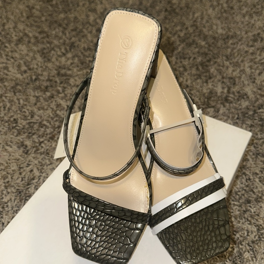 Heels - Picture 7 of 7
